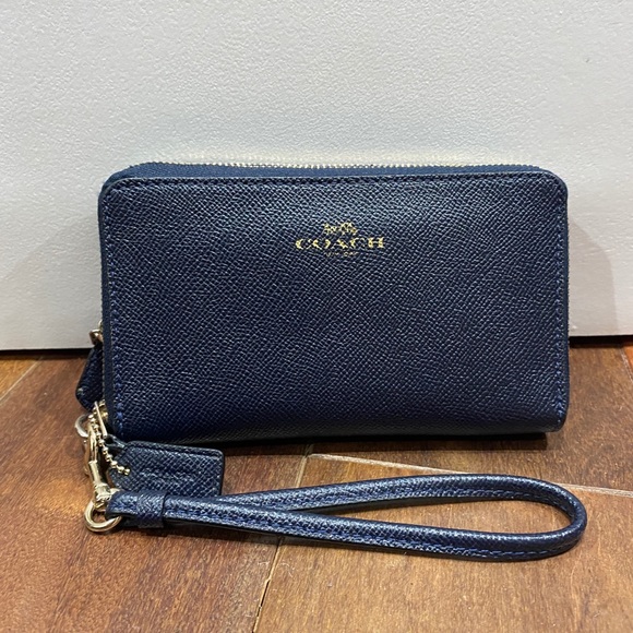Coach Wristlet - Picture 1 of 4